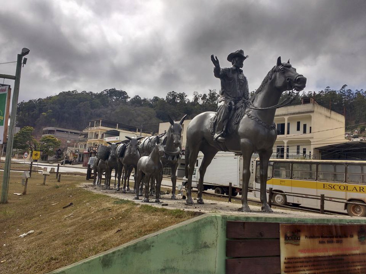 Monumento aos Tropeiros recebe obra de restauração
