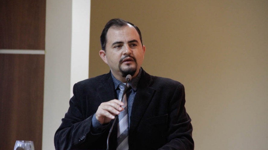 Vereador Roberto Magnético durante discurso Vereador Roberto Magnético durante discurso