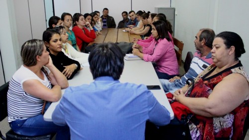 Vereadores acompanham assinatura de acordo coletivo com merendeiras Vereadores acompanham assinatura de acordo coletivo com merendeiras