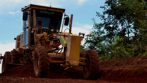 Estradas rurais: período de colheita do café requer manutenção e cuidados nas vias de grande circulação Estradas rurais: período de colheita do café requer manutenção e cuidados nas vias de grande circulação