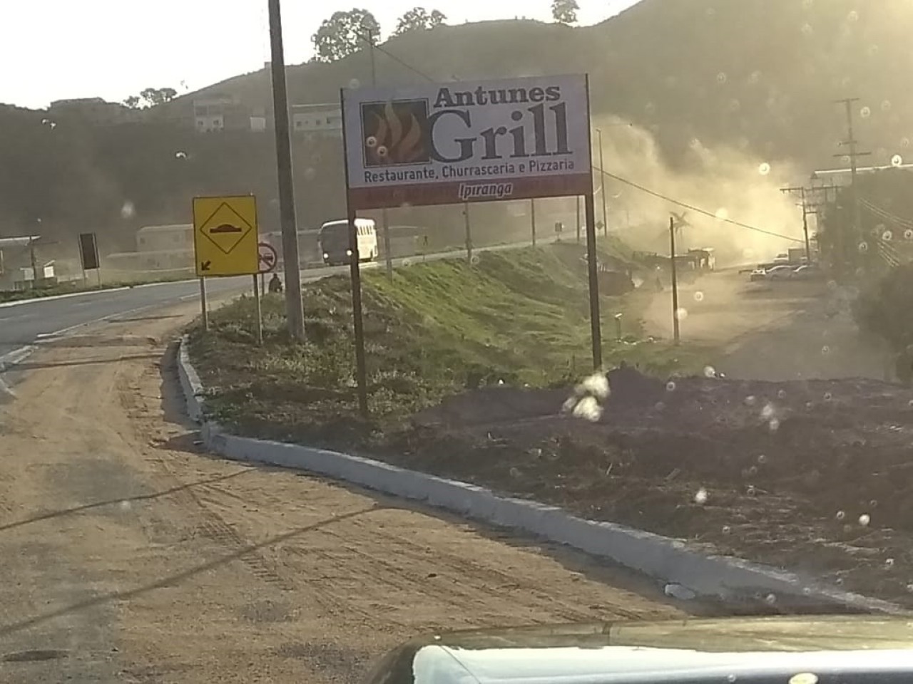 Sujeira e poeira nas ruas: vereadores solicitam urgência na prestação dos serviços urbanos Sujeira e poeira nas ruas: vereadores solicitam urgência na prestação dos serviços urbanos