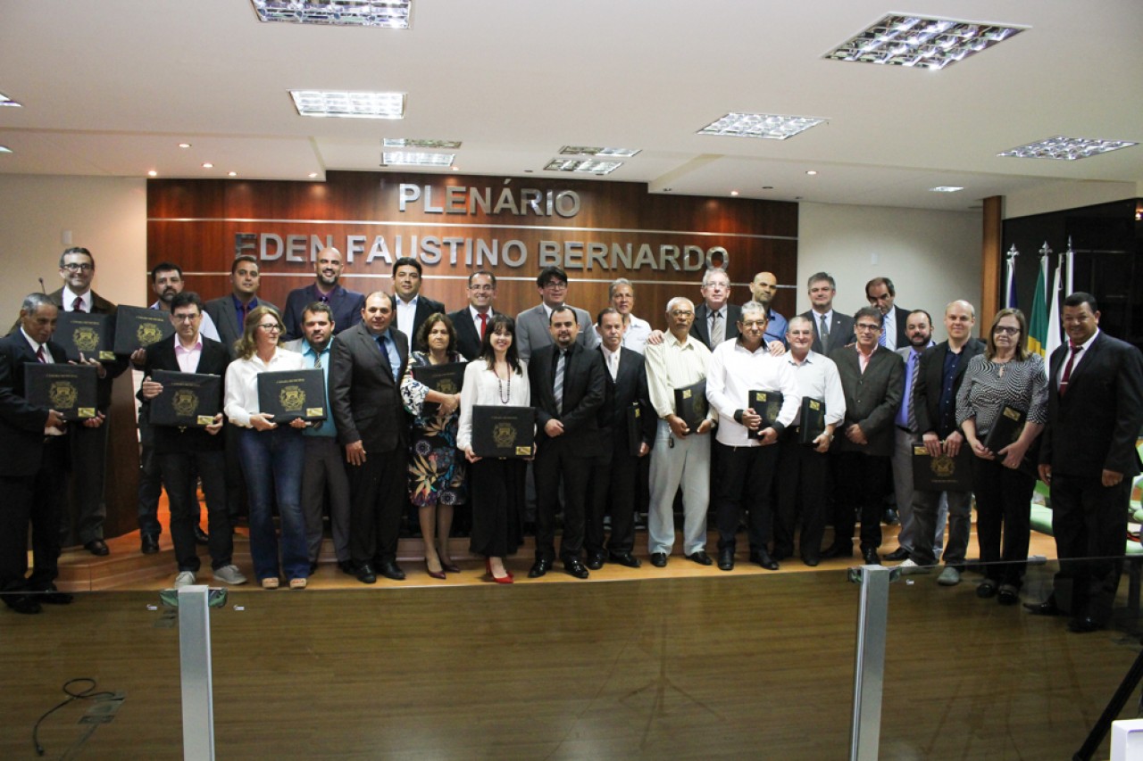 Títulos de Cidadão Ibatibense foram entregues a 18 personalidades Títulos de Cidadão Ibatibense foram entregues a 18 personalidades