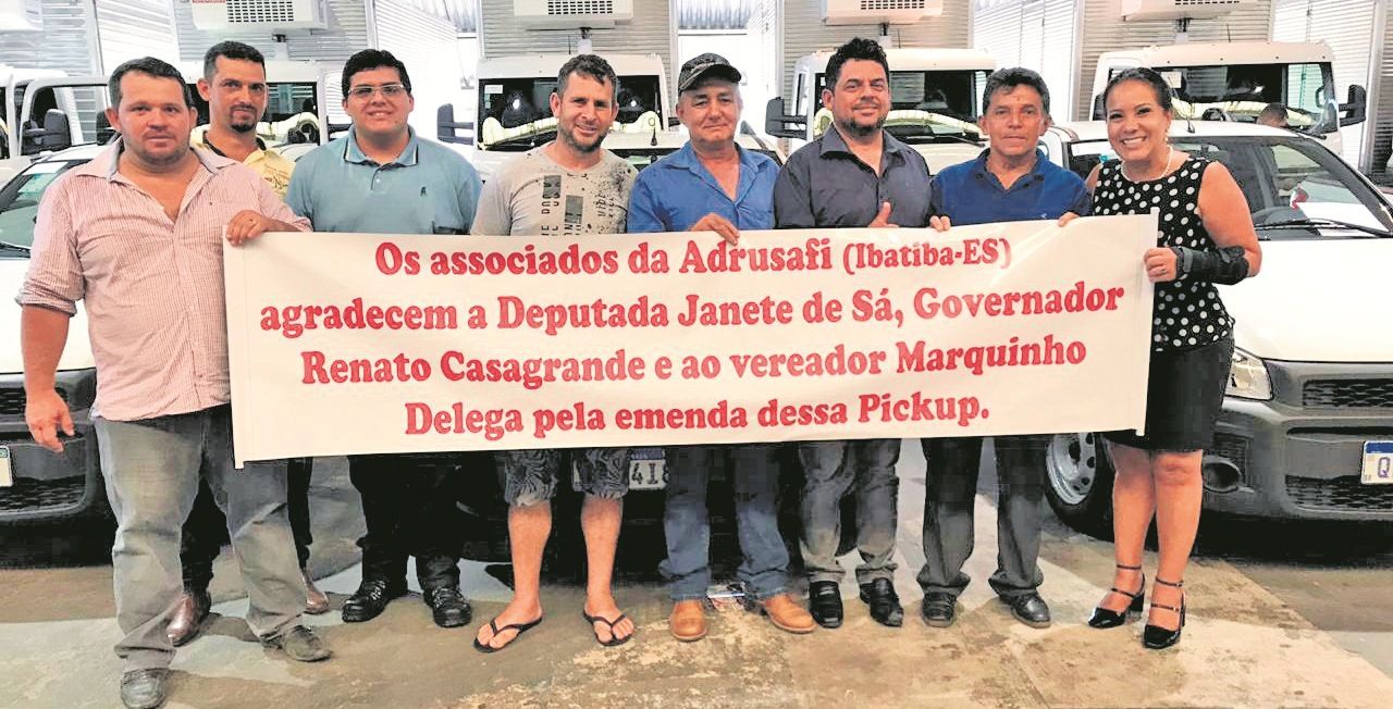 Associação rural recebe veículo Associação rural recebe veículo