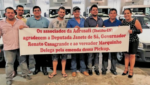 Associação rural recebe veículo Associação rural recebe veículo