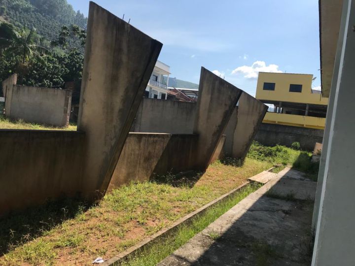 Parlamentares denunciam sobre situação precária de quadra e escolas municipais Parlamentares denunciam sobre situação precária de quadra e escolas municipais