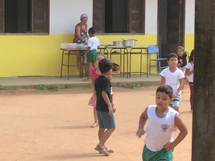 Parlamentares denunciam sobre situação precária de quadra e escolas municipais Parlamentares denunciam sobre situação precária de quadra e escolas municipais