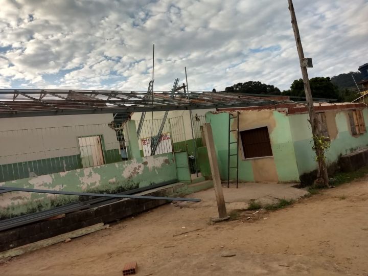 Parlamentares denunciam sobre situação precária de quadra e escolas municipais Parlamentares denunciam sobre situação precária de quadra e escolas municipais