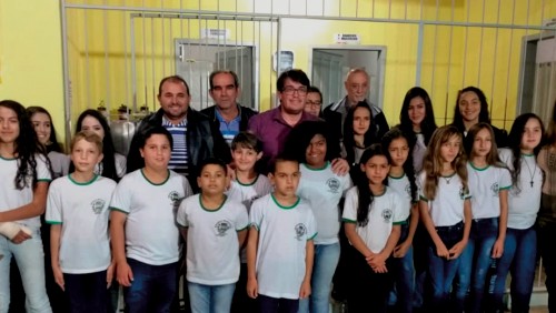 Parlamentares acompanham finalização das obras das escolas de Perobas e de Cachoeira Alegre Parlamentares acompanham finalização das obras das escolas de Perobas e de Cachoeira Alegre