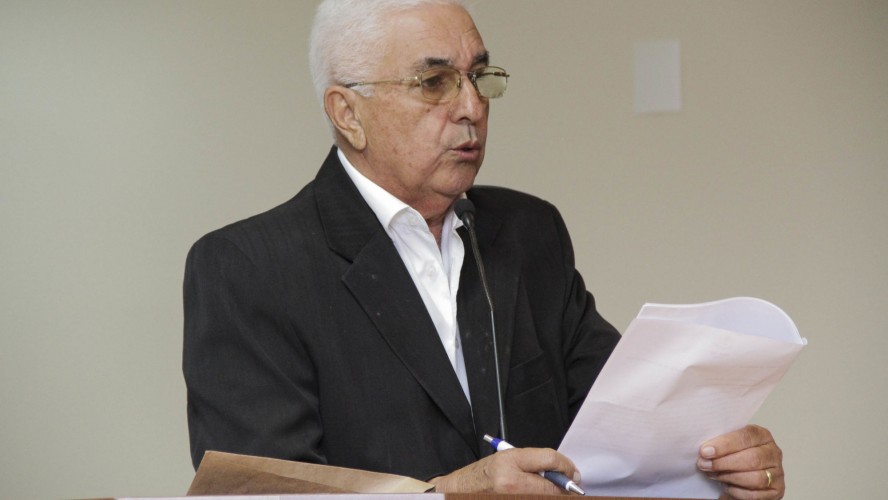 Vereador Roberto Magnético durante discurso  Vereador Roberto Magnético durante discurso