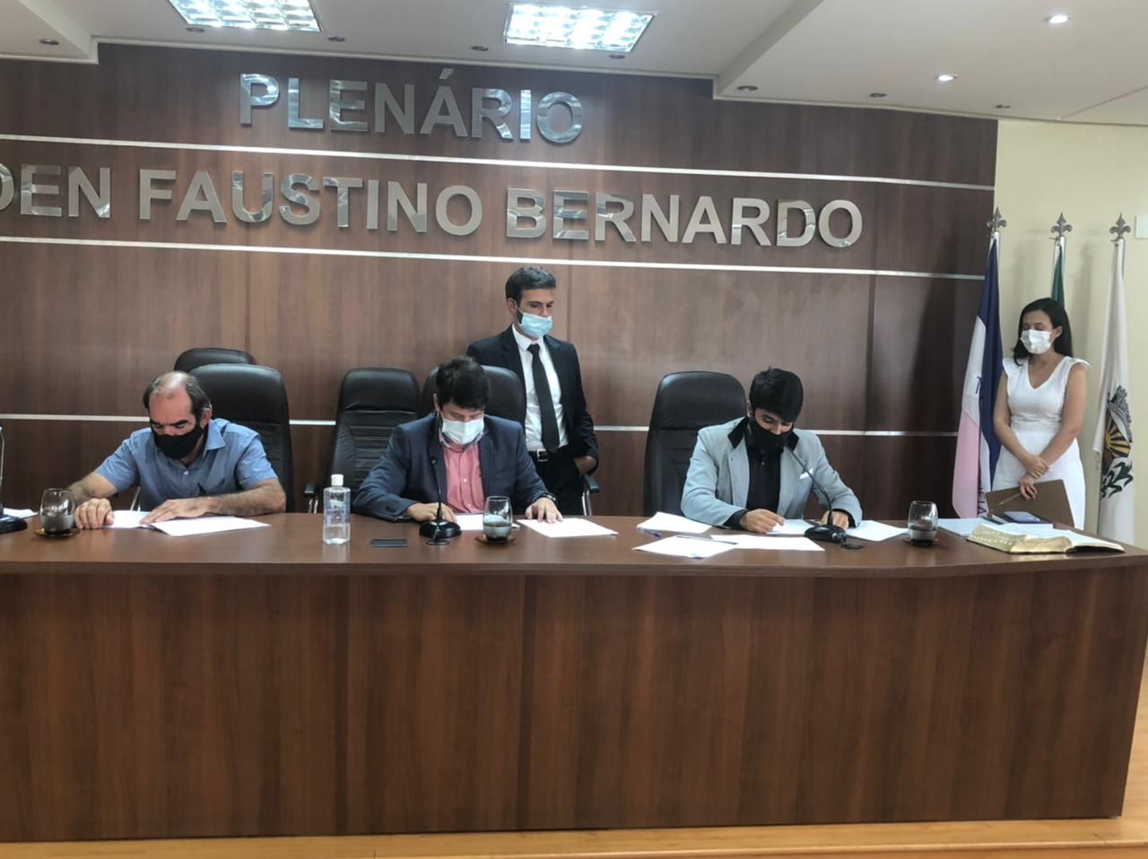 Câmara de Ibatiba realiza 1ª Sessão Extraordinária e aprova PLC Câmara de Ibatiba realiza 1ª Sessão Extraordinária e aprova PLC