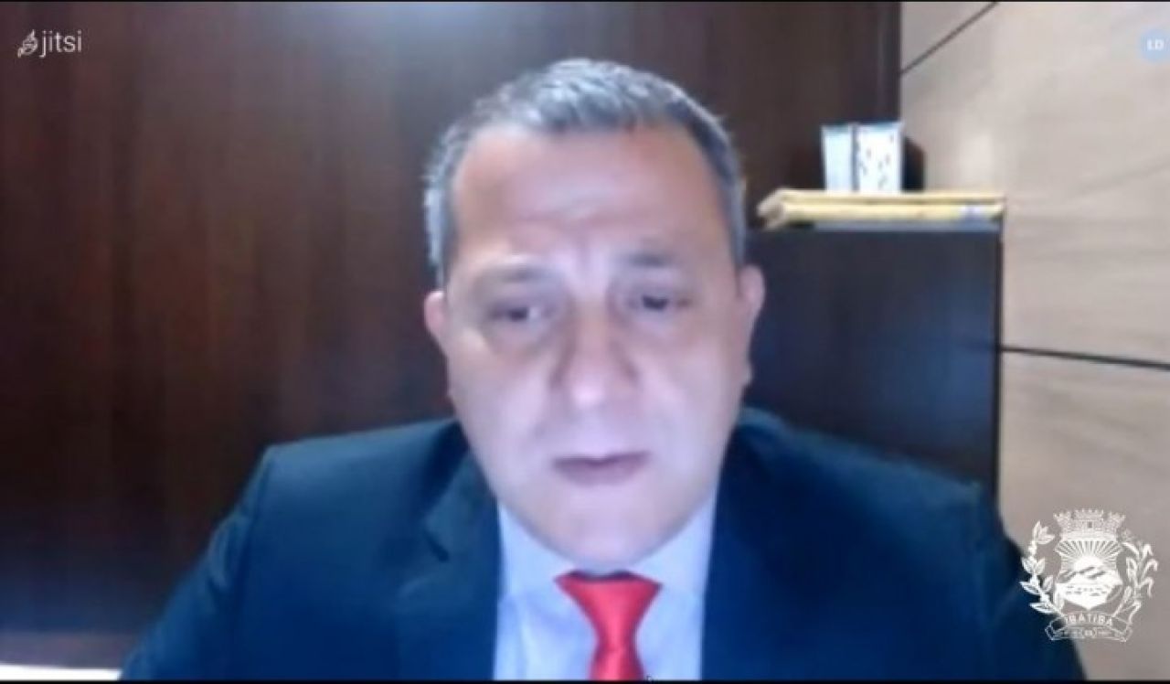Leonardo Alexandrino de Carvalho (Podemos) solicita a inclusão de Oficiais de Justiça no grupo prioritário Leonardo Alexandrino de Carvalho (Podemos) solicita a inclusão de Oficiais de Justiça no grupo prioritário