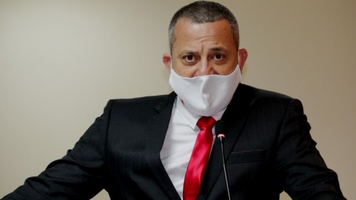Vereador Leonardo Alexandrino pede por operação tapa-buracos emergencial Vereador Leonardo Alexandrino pede por operação tapa-buracos emergencial