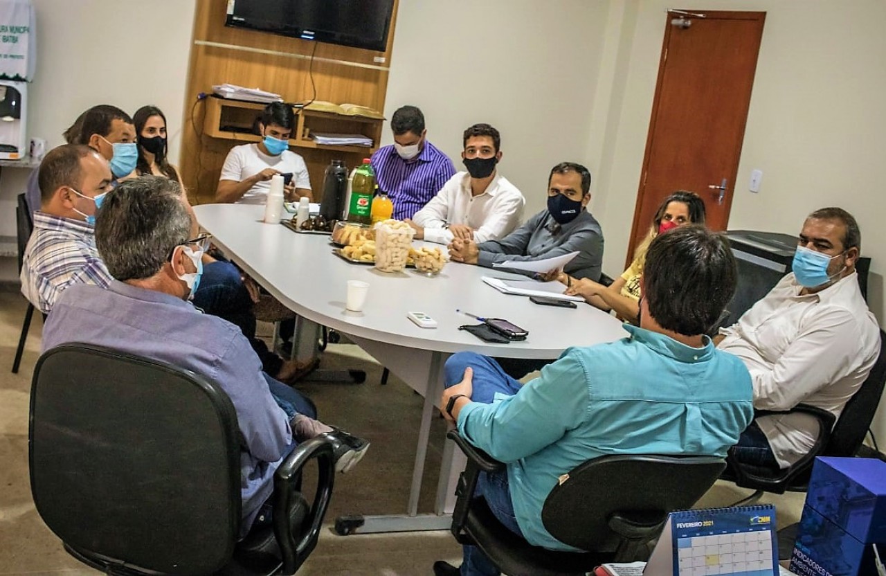 Vereadores participam de reunião para conhecer o curso “Academia de Gestão Municipal” Vereadores participam de reunião para conhecer o curso “Academia de Gestão Municipal”