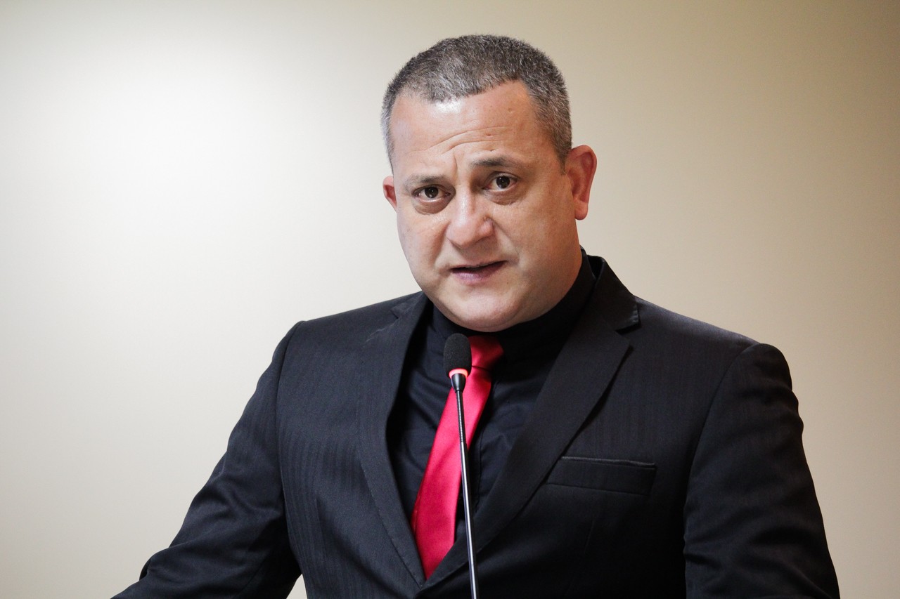 Vereador Leonardo Alexandrino cobra, novamente, operação Tapa-buracos no Município. Vereador Leonardo Alexandrino cobra, novamente, operação Tapa-buracos no Município.