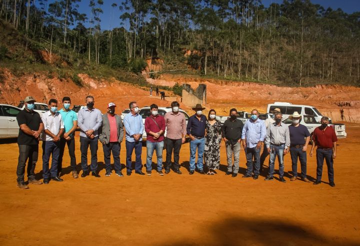 Vereadores visitam futuro Centro de Distribuição de Revsol no Caparaó Vereadores visitam futuro Centro de Distribuição de Revsol no Caparaó