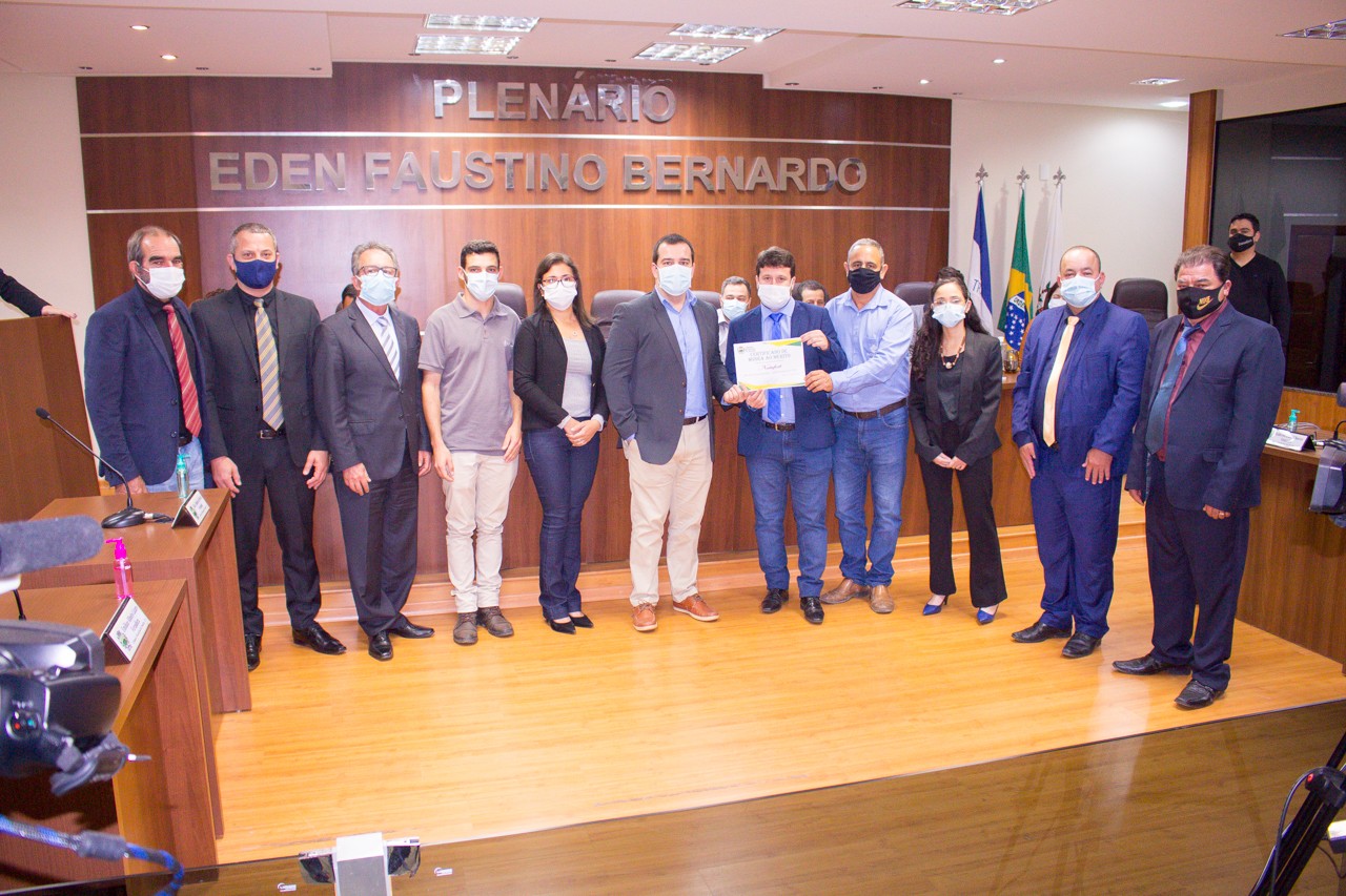 Câmara homenageia empresa pelos 10 anos de atuação Câmara homenageia empresa pelos 10 anos de atuação