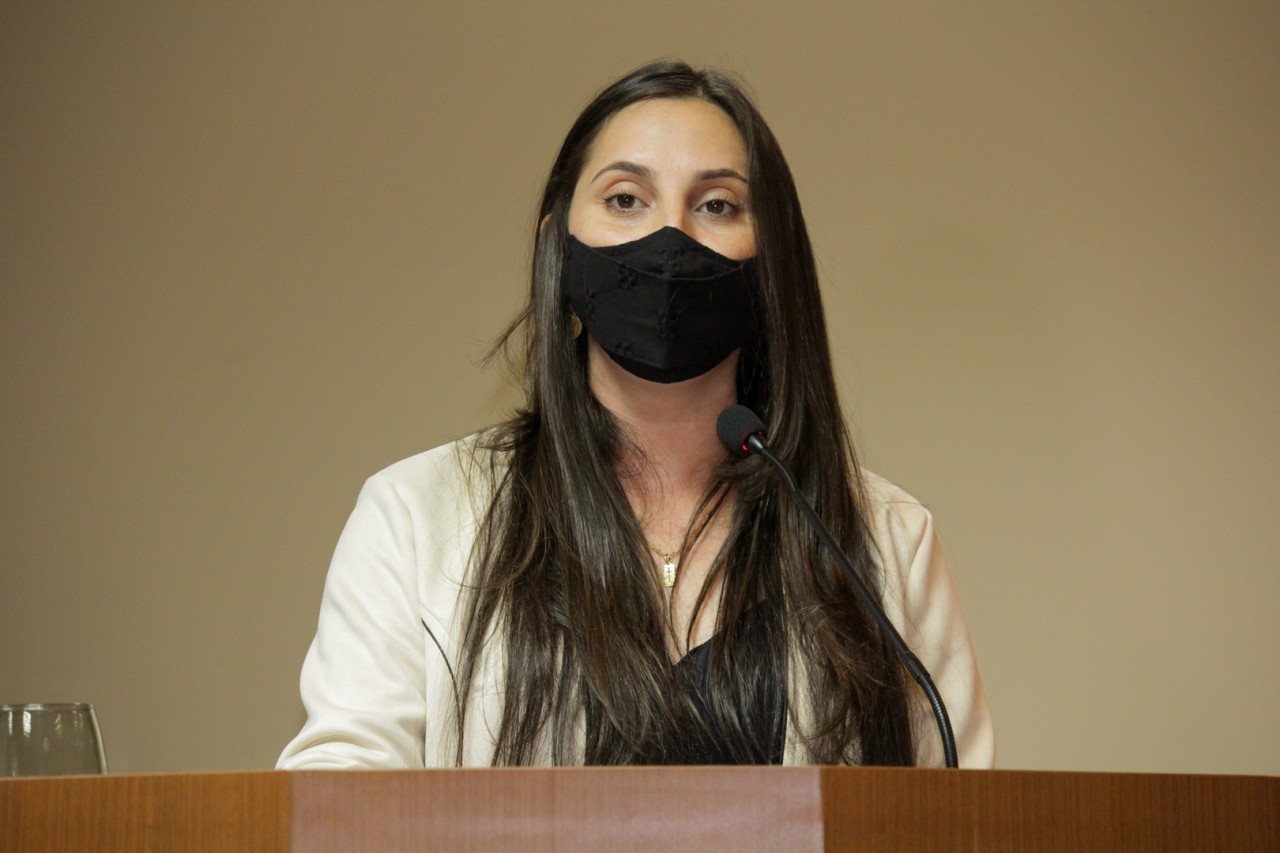 Vereadora Emiliane Ribeiro Lázaro presta contas de atividades executadas neste início de mandato Vereadora Emiliane Ribeiro Lázaro presta contas de atividades executadas neste início de mandato
