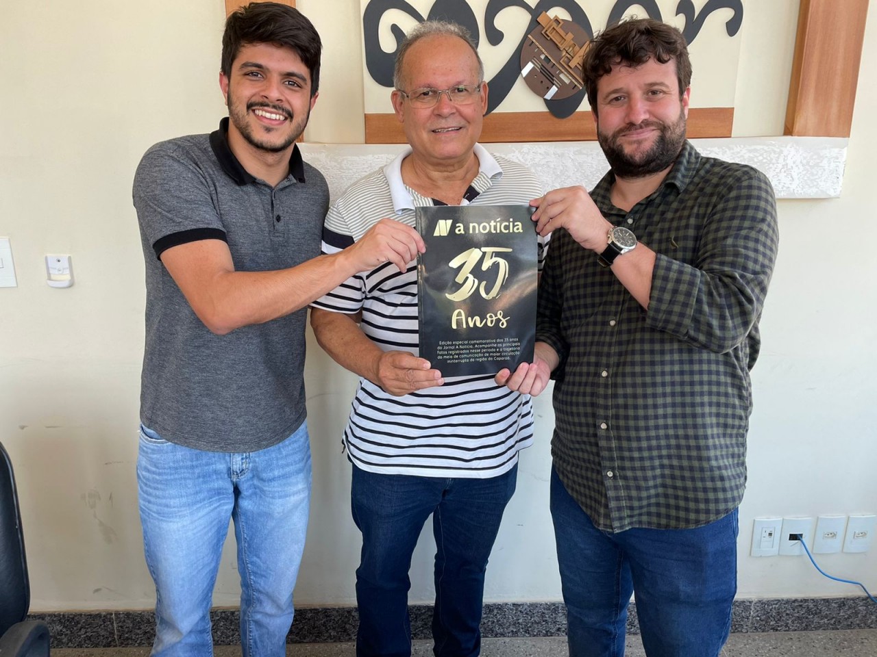 Câmara recebe edição Especial do Jornal A Notícia Câmara recebe edição Especial do Jornal A Notícia