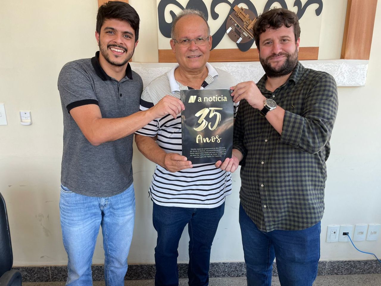 Câmara recebe edição Especial do Jornal A Notícia Câmara recebe edição Especial do Jornal A Notícia