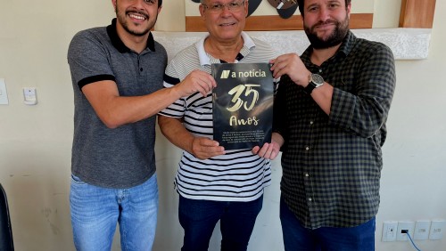 Câmara recebe edição Especial do Jornal A Notícia Câmara recebe edição Especial do Jornal A Notícia