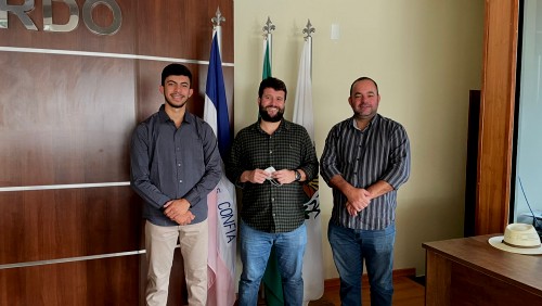 Câmara recebe visita de vereador de Muniz Freire Câmara recebe visita de vereador de Muniz Freire