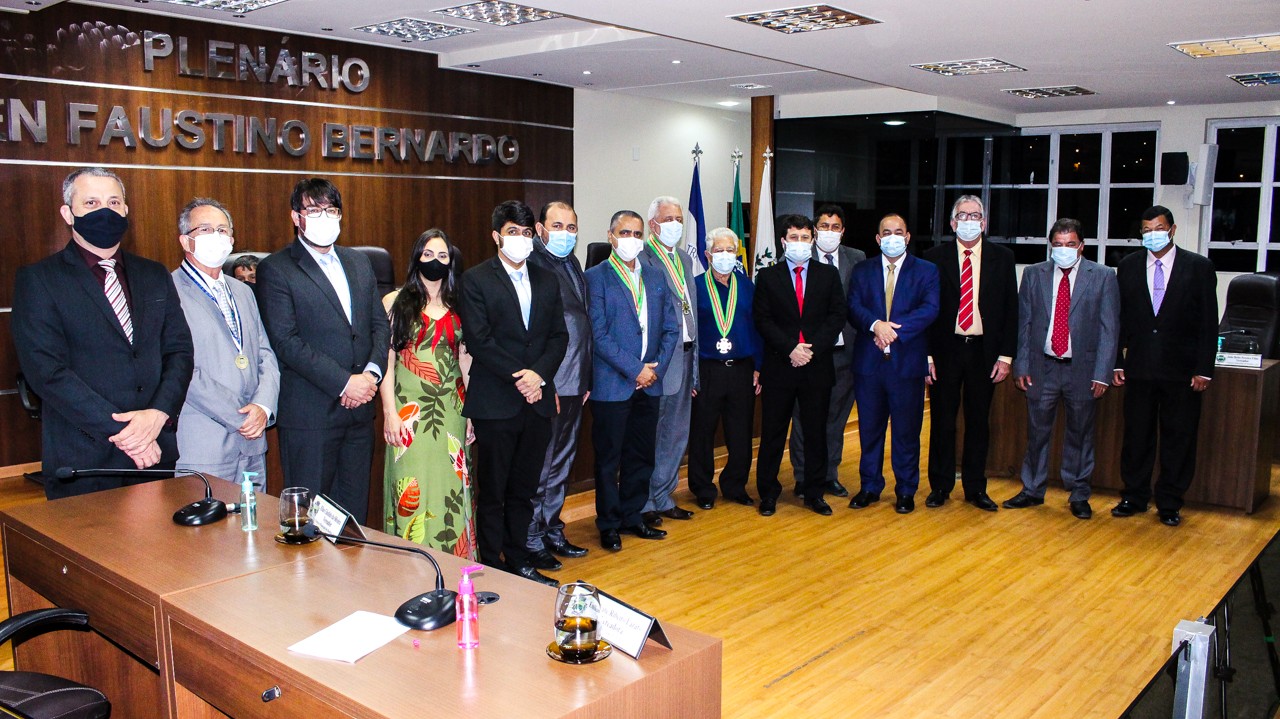 Novos Comendadores receberam a honraria pelo compromisso social com a Sociedade Ibatibense Novos Comendadores receberam a honraria pelo compromisso social com a Sociedade Ibatibense