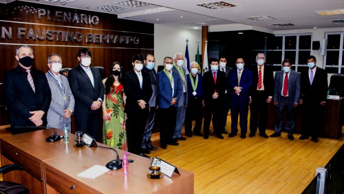 Novos Comendadores receberam a honraria pelo compromisso social com a Sociedade Ibatibense Novos Comendadores receberam a honraria pelo compromisso social com a Sociedade Ibatibense