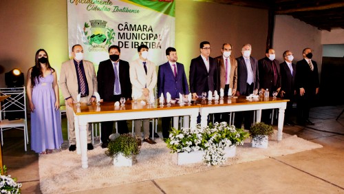 A maior honraria do Poder Legislativo é concedida a 33 novos Cidadãos Ibatibenses A maior honraria do Poder Legislativo é concedida a 33 novos Cidadãos Ibatibenses