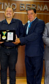 Sessão Solene - Homenagem aos Profissionais da Educação Sessão Solene - Homenagem aos Profissionais da Educação