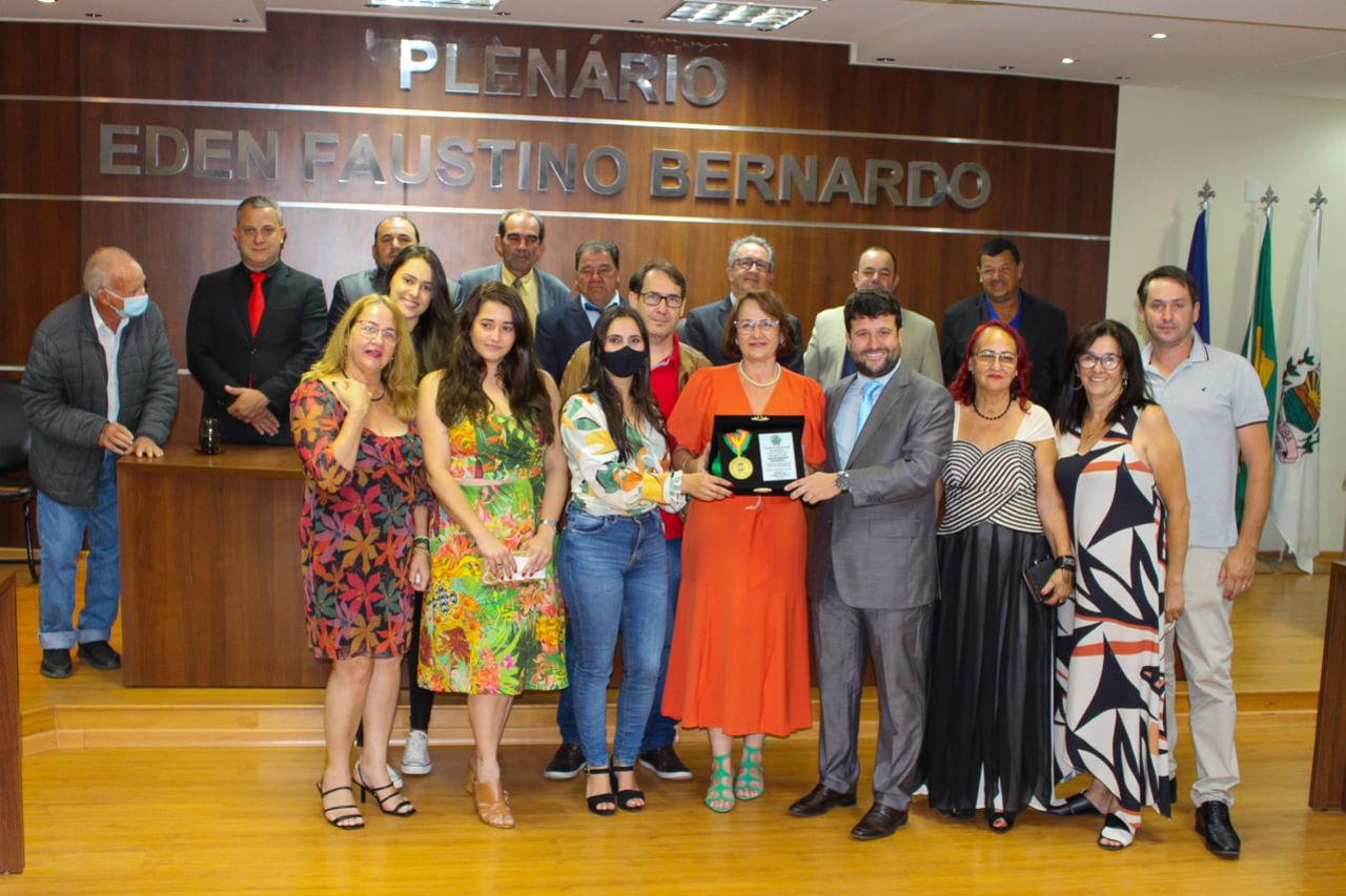 Medalha Ledson Martins Figueiredo homenageia profissionais da Educação Medalha Ledson Martins Figueiredo homenageia profissionais da Educação