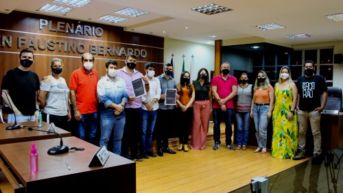 1ª Apresentação - Projeto de Lei - “Adote uma Nascente” 1ª Apresentação - Projeto de Lei - “Adote uma Nascente”