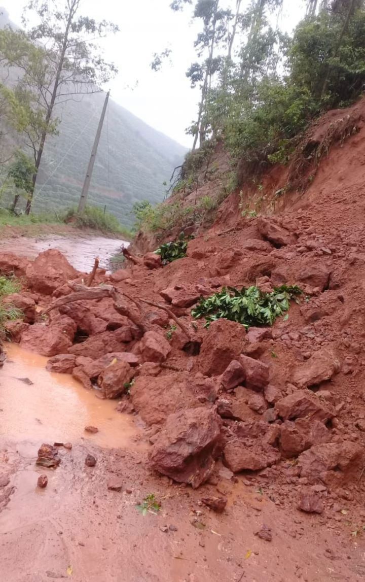 Vereadores visitam áreas alagadas pelas fortes chuvas do fim de semana Vereadores visitam áreas alagadas pelas fortes chuvas do fim de semana