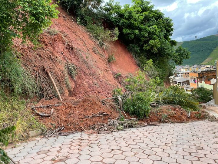 Vereadores visitam áreas alagadas pelas fortes chuvas do fim de semana Vereadores visitam áreas alagadas pelas fortes chuvas do fim de semana