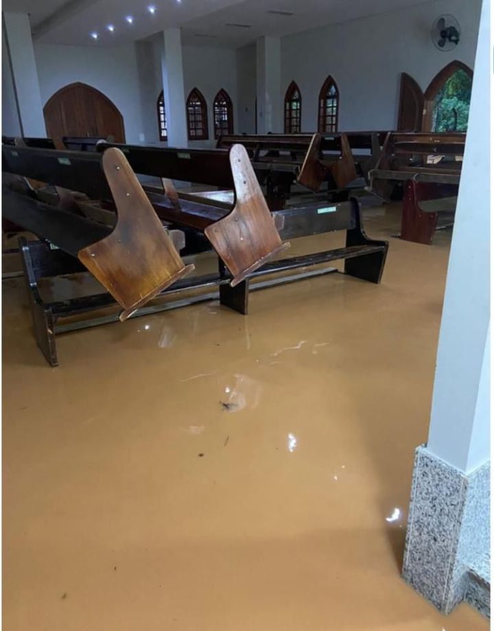 Vereadores visitam áreas alagadas pelas fortes chuvas do fim de semana Vereadores visitam áreas alagadas pelas fortes chuvas do fim de semana