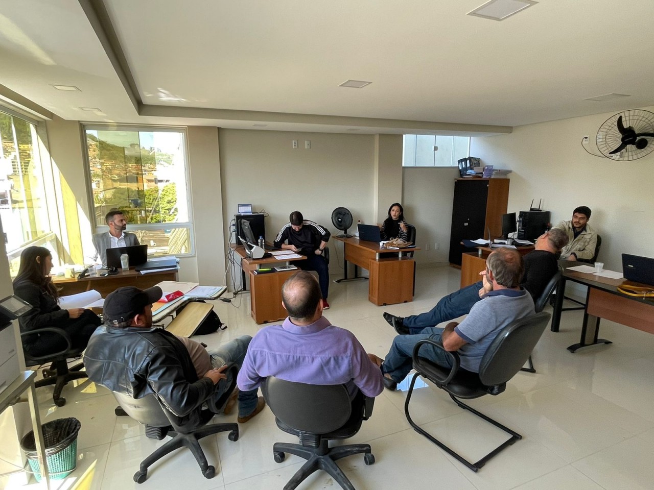 Vereadores discutem mudanças para a finalização do Novo Regimento Interno Vereadores discutem mudanças para a finalização do Novo Regimento Interno