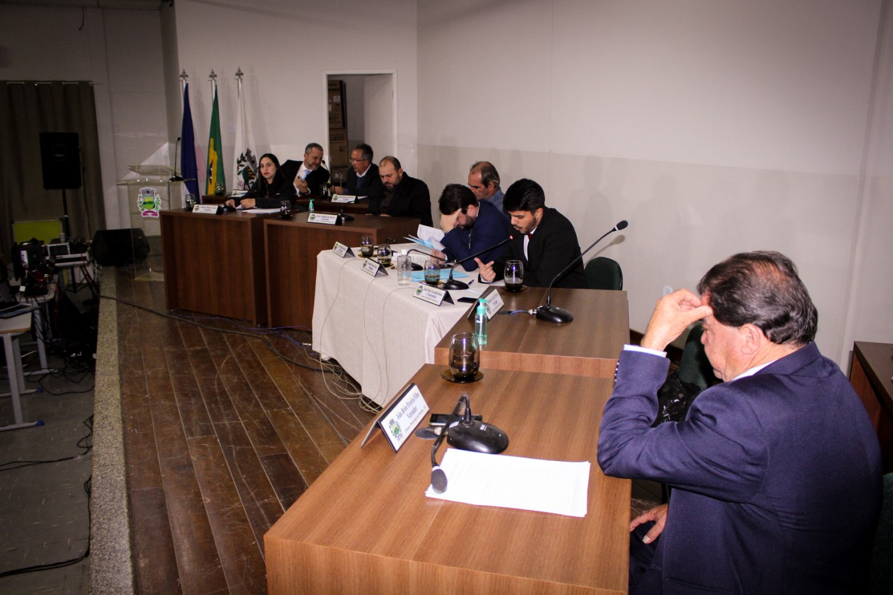 Sessão Extraordinária vota projetos de contratação temporária Sessão Extraordinária vota projetos de contratação temporária