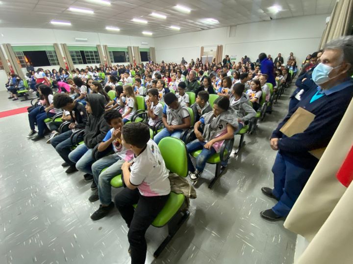 Proerd realiza formatura dos alunos da Escola Municipal David Gomes Proerd realiza formatura dos alunos da Escola Municipal David Gomes