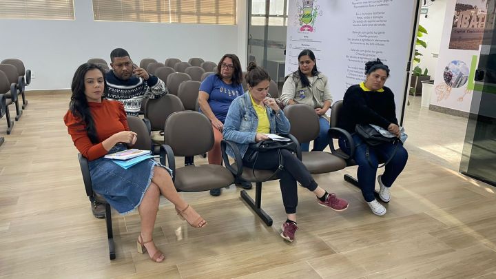 Vereadores discutem com agentes de saúde e endemias projeto de adequação salarial Vereadores discutem com agentes de saúde e endemias projeto de adequação salarial