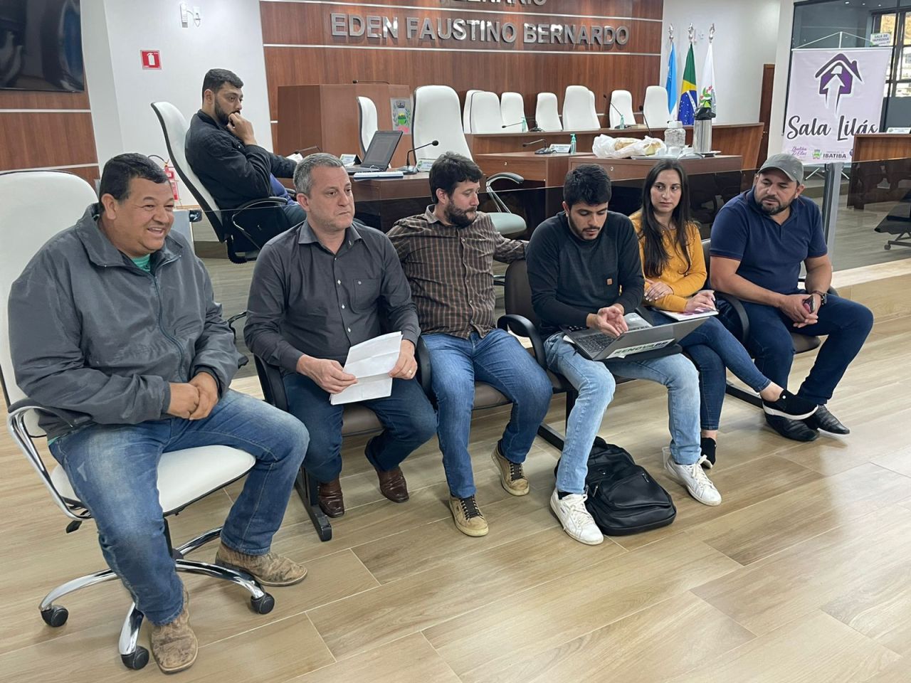 Vereadores discutem com agentes de saúde e endemias projeto de adequação salarial Vereadores discutem com agentes de saúde e endemias projeto de adequação salarial