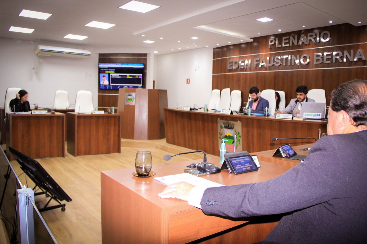 Sessão extraordinária aprova quatro projetos de Lei de autoria do Executivo Sessão extraordinária aprova quatro projetos de Lei de autoria do Executivo