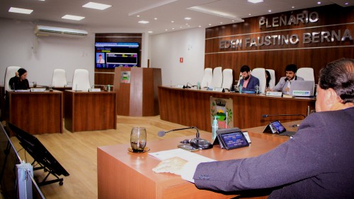 Sessão extraordinária aprova quatro projetos de Lei de autoria do Executivo Sessão extraordinária aprova quatro projetos de Lei de autoria do Executivo