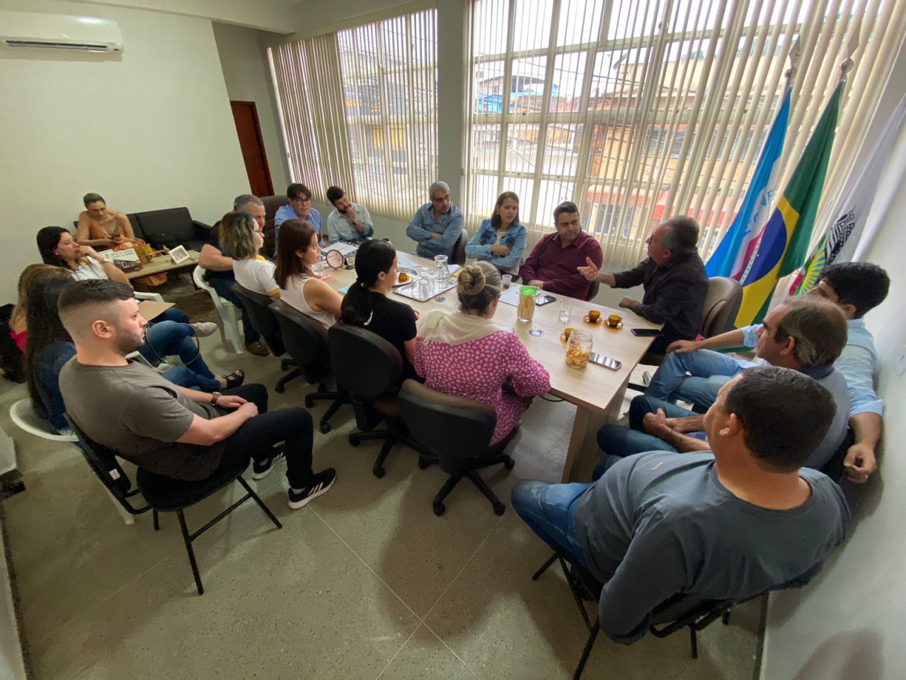 Poder Legislativo participa de reunião para debater futuro do Hospital Público em Ibatiba Poder Legislativo participa de reunião para debater futuro do Hospital Público em Ibatiba