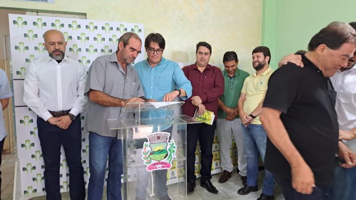 Poder Legislativo participa de cerimônia de abertura do Hospital Público Municipal Poder Legislativo participa de cerimônia de abertura do Hospital Público Municipal