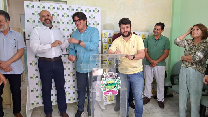 Poder Legislativo participa de cerimônia de abertura do Hospital Público Municipal Poder Legislativo participa de cerimônia de abertura do Hospital Público Municipal