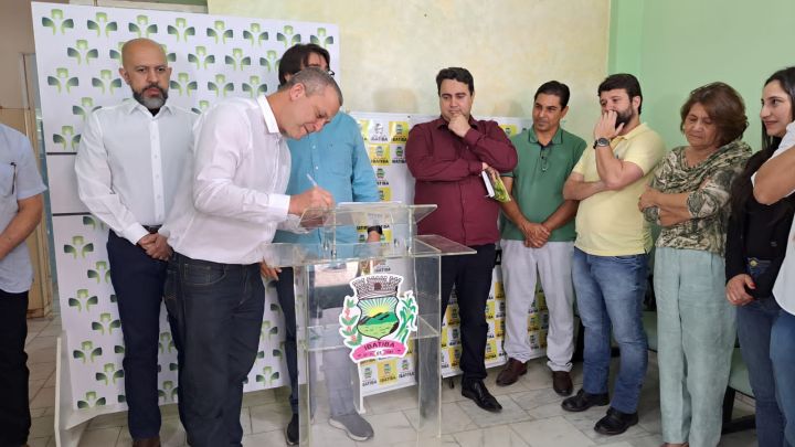 Poder Legislativo participa de cerimônia de abertura do Hospital Público Municipal Poder Legislativo participa de cerimônia de abertura do Hospital Público Municipal
