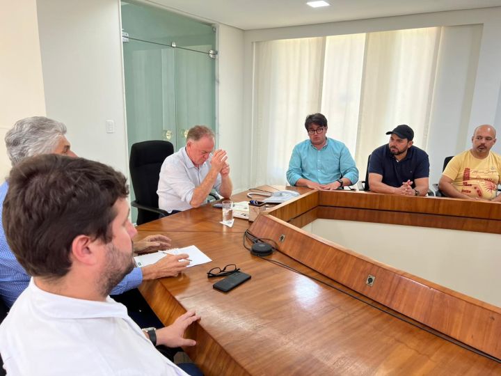 Vereadores participam de reunião com Governo do Estado sobre implantação do Hospital Municipal Vereadores participam de reunião com Governo do Estado sobre implantação do Hospital Municipal