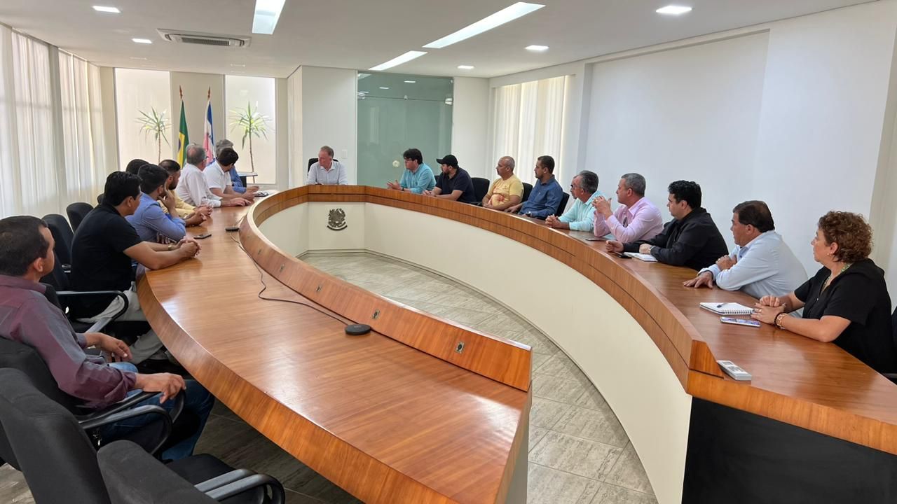 Vereadores participam de reunião com Governo do Estado sobre implantação do Hospital Municipal Vereadores participam de reunião com Governo do Estado sobre implantação do Hospital Municipal