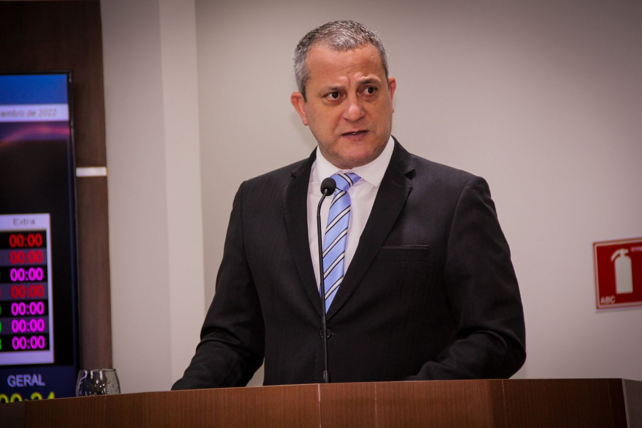 Tribuna: o vereador Leonardo David de Carvalho destaca importância de reavaliação do trânsito em trechos da cidade Tribuna: o vereador Leonardo David de Carvalho destaca importância de reavaliação do trânsito em trechos da cidade