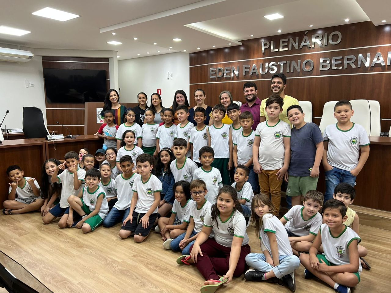 Visita: Estudantes de Ibatiba simulam Sessão Ordinária Visita: Estudantes de Ibatiba simulam Sessão Ordinária