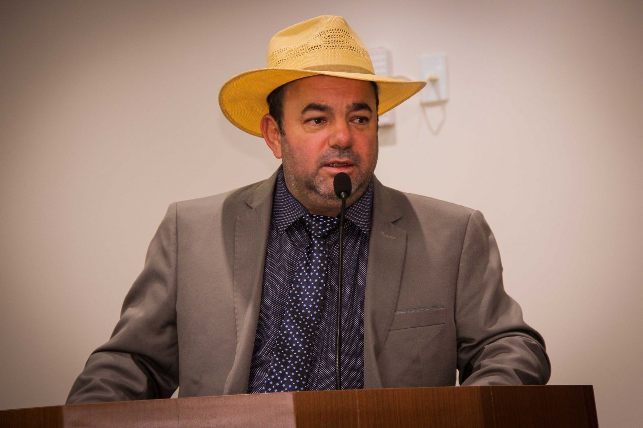 Tribuna: Vereador Robertinho Magnético destaca em discurso recuperação das estradas rurais Tribuna: Vereador Robertinho Magnético destaca em discurso recuperação das estradas rurais